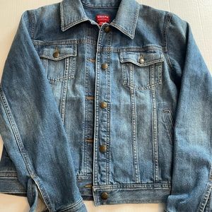 Preowned chaps blue denim jacket in very good condition. No rips no tears,